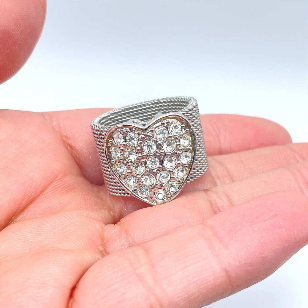 Silver-Tone Mesh Style Pave Rhinestone Heart-Shaped Top Class Band Cocktail Ring - Picture 3 of 8